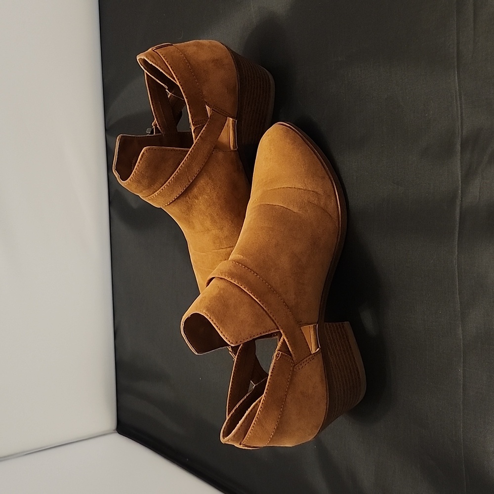 Time And Tru Memory Foam Cut-Out Design Embellish… - image 8